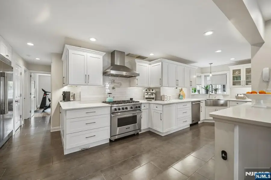 346 Roosevelt Avenue, Hasbrouck Heights, NJ 07604 - #3
