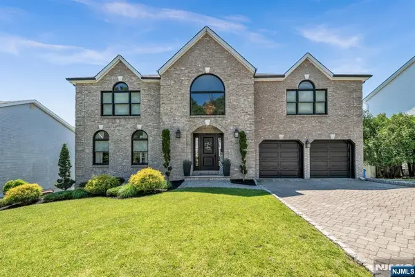 22 Fox Boro Road, Wayne, NJ 07470