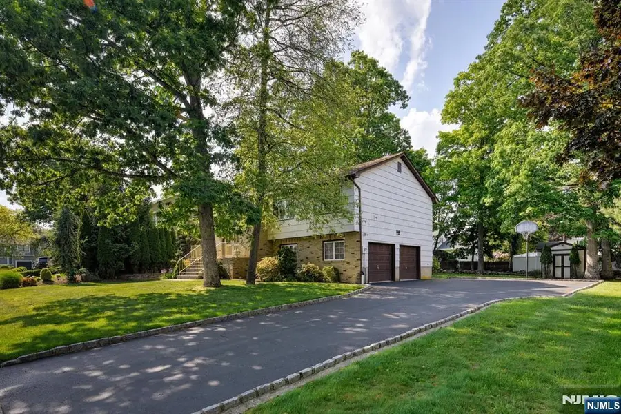 11 Yellow Brick Road, Wayne, NJ 07470 - #2
