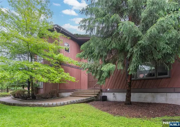 530A Hughes Street, Northvale, NJ 07647