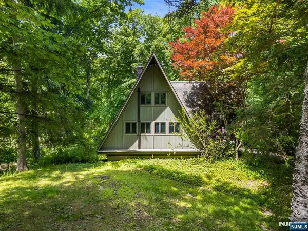 56 High Hill Road, Tuxedo Park, NY 10987