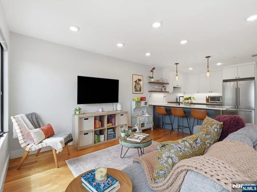 22 Lincoln Street 3, Jersey City, NJ 07307 - #2