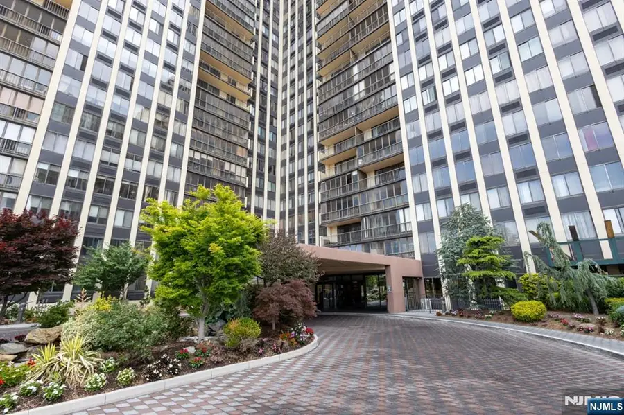 300 Winston Drive 1418, Cliffside Park, NJ 07010 - #2
