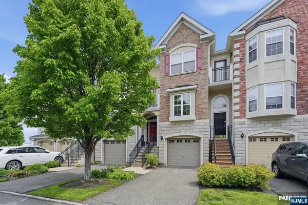95 Osprey Court, Secaucus, NJ 07094