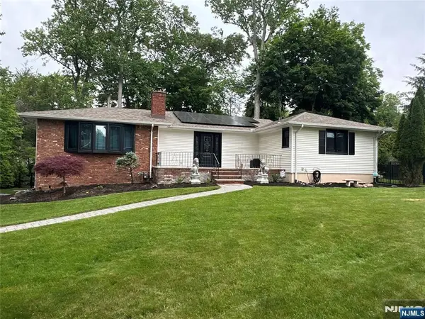 43 Overlook Court, Ramsey, NJ 07446