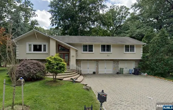 318 Briarcliff Lane, Paramus, NJ 07652