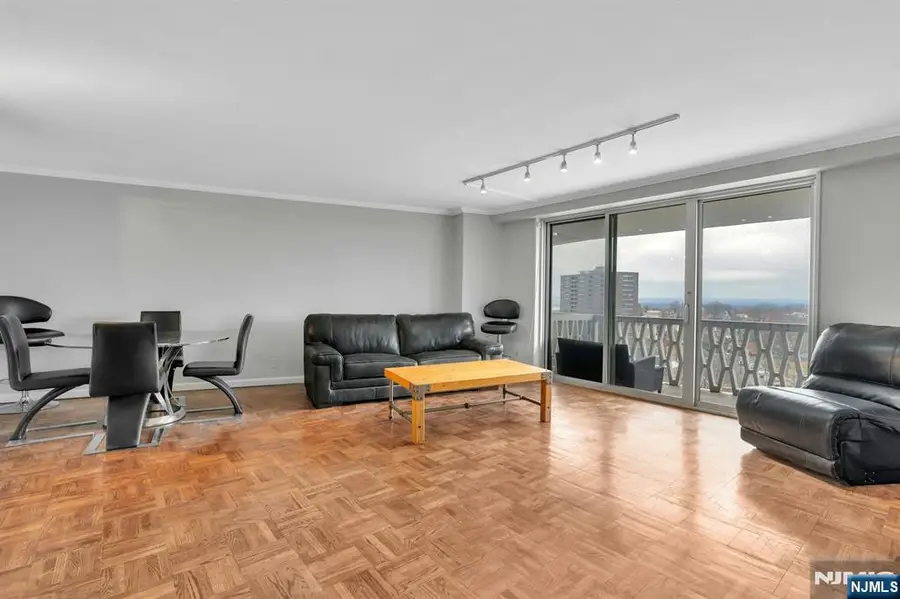 2000 Linwood Avenue 9E, Fort Lee, NJ 07024 - #3