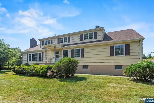 10 Allendale Road, Saddle River, NJ 07458