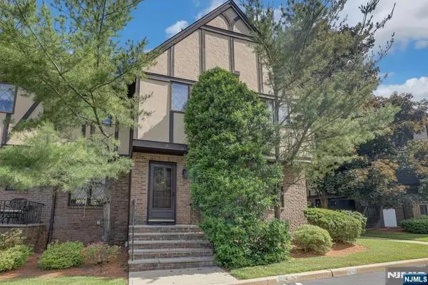 14 Chelsea Court 12, Ramsey, NJ 07446