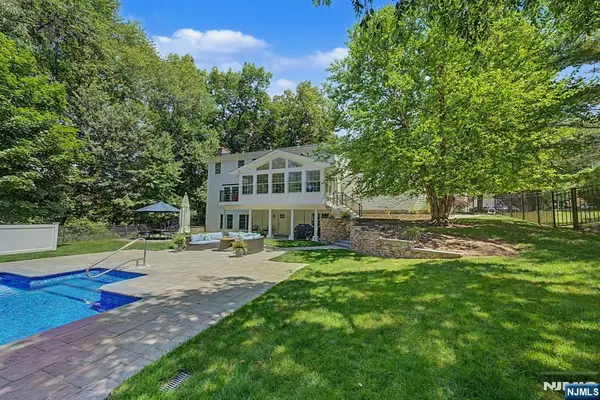 11 Goose Cove Lane, Ramsey, NJ 07446
