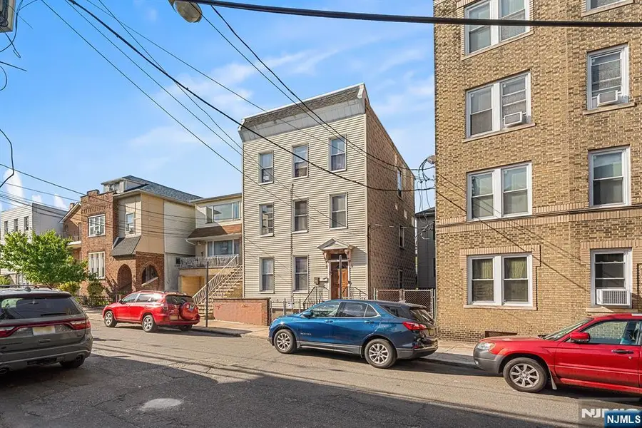 8 Manhattan Avenue, Jersey City, NJ 07307 - #2