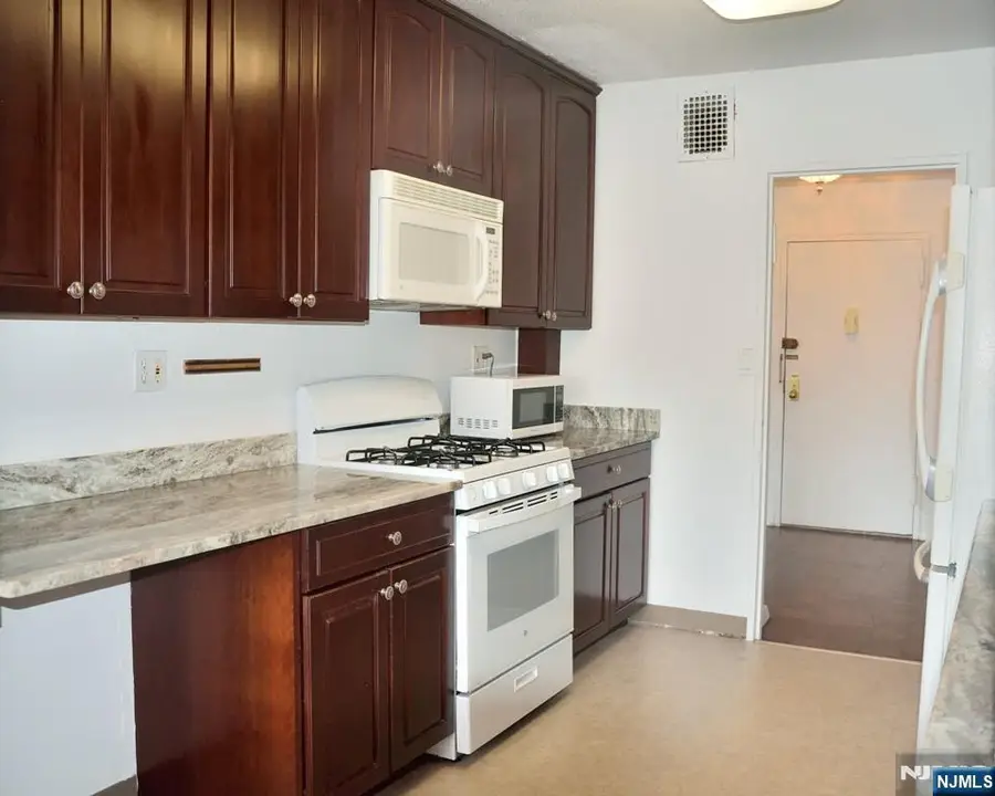 2200 N Central Road 5-W, Fort Lee, NJ 07024 - #2
