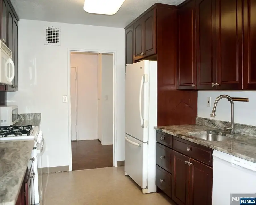 2200 N Central Road 5-W, Fort Lee, NJ 07024 - #3