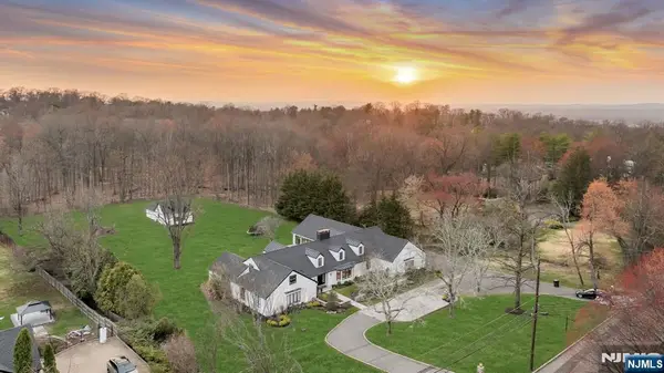 16 Greenbrook Road, Caldwell, NJ 07006