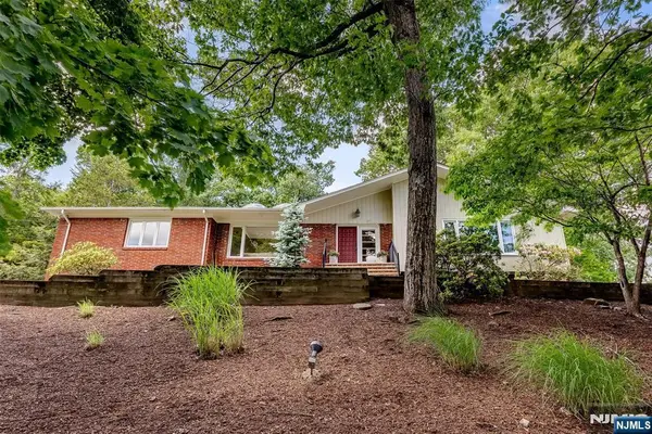 83 Brookside Terrace, Caldwell, NJ 07006