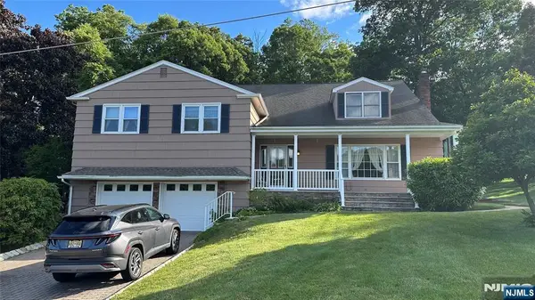 19 McKinley Drive, Rockaway Boro, NJ 07866