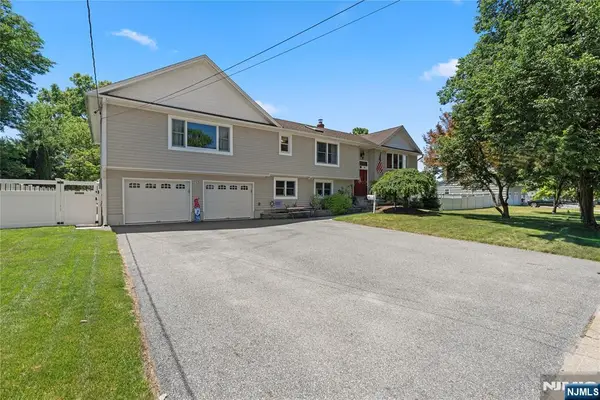 15 Kuiken Court, Wayne, NJ 07470