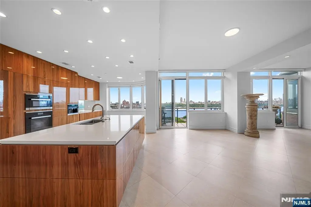100 Carlyle Drive VP6, Cliffside Park, NJ 07010 - #1