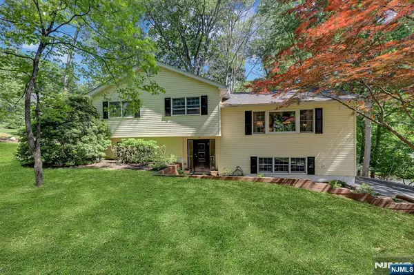 598 Whitenack Road, River Vale, NJ 07675
