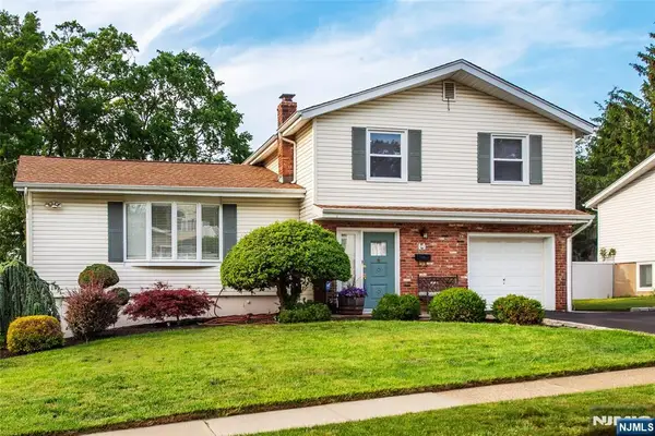 14 Stirling Lane, Wayne, NJ 07470