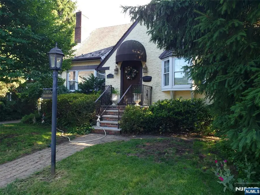 216 N Ross Place, Ho Ho Kus, NJ 07423 - #2