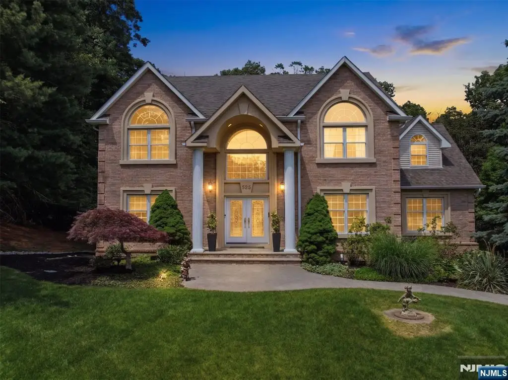 525 Kings Point Trail, Franklin Lakes, NJ 07417 - #1