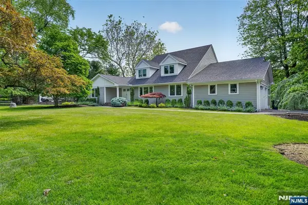 22 Glen Carl Road, Upper Saddle River, NJ 07458