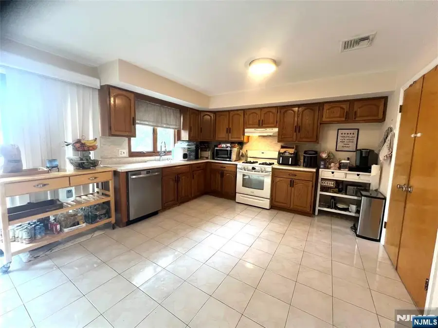 414 Lafayette Avenue, Cliffside Park, NJ 07010 - #3