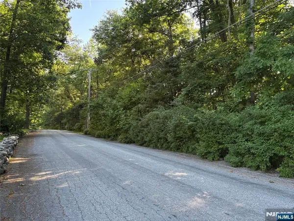 14 Up A Way Drive, Vernon, NJ 07461