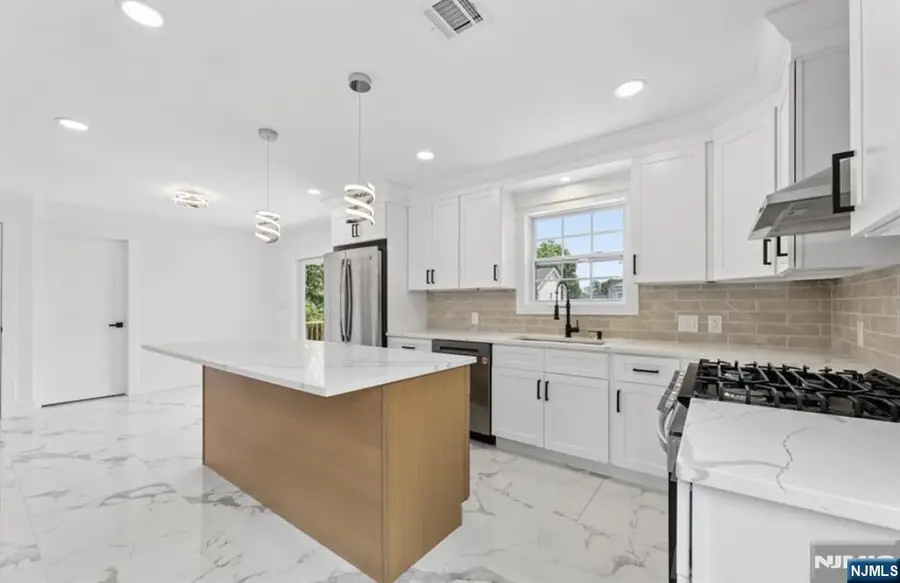 8 Annette Terrace, Lodi, NJ 07544 - #3