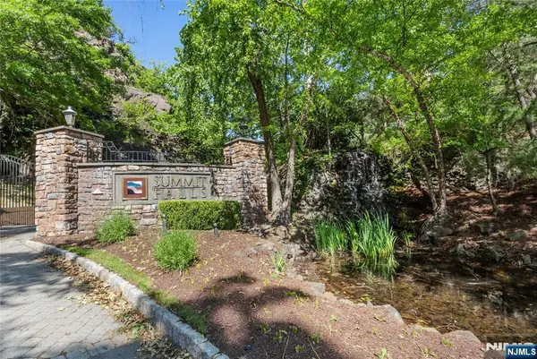 169 Vista Terrace, Pompton Lakes, NJ 07442