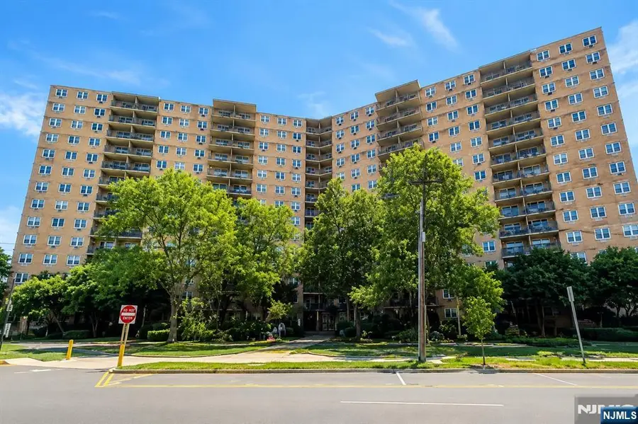 2200 N Central Road 10G, Fort Lee, NJ 07024 - #2