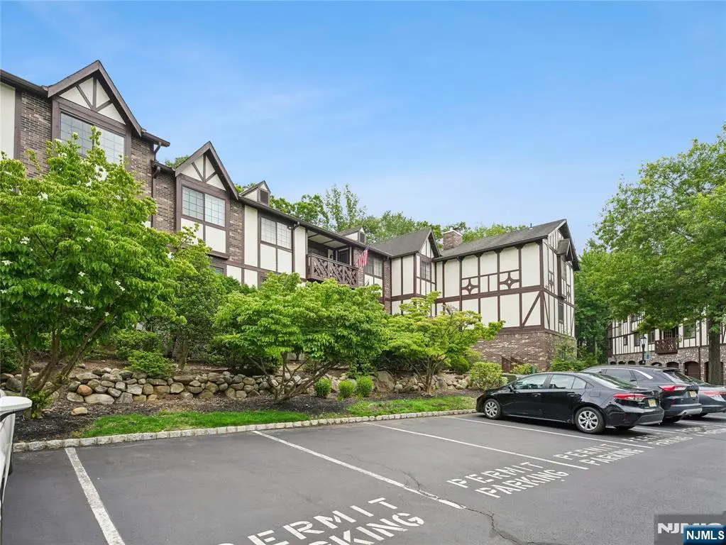 2710 Hemingway Lane, Mahwah, NJ 07430 - #1