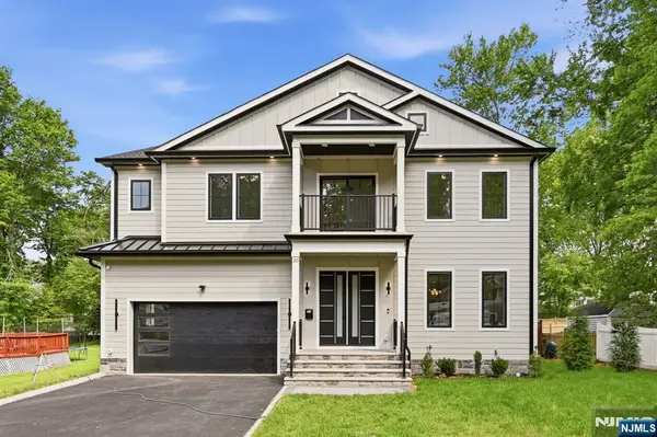 20 Hampton Terrace, Livingston, NJ 07039