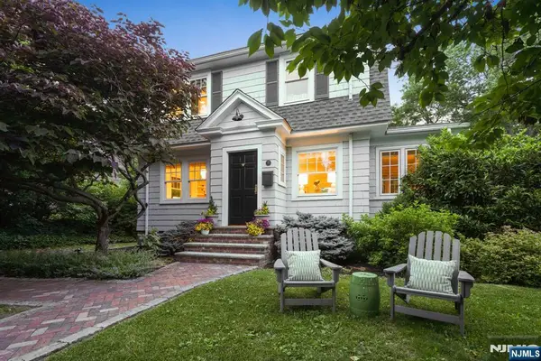 20 Euclid Place, Montclair, NJ 07042