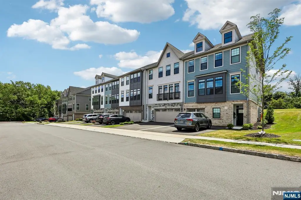 16 Goldfinch Drive, Upper Saddle River, NJ 07458 - #1