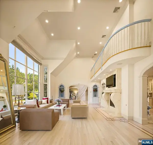 23 Hunter Ridge, Woodcliff Lake, NJ 07677