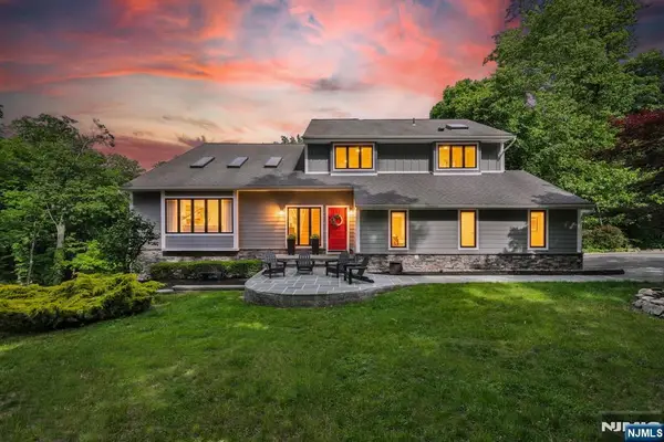 11 Hemlock Lane, Kinnelon Borough, NJ 07405