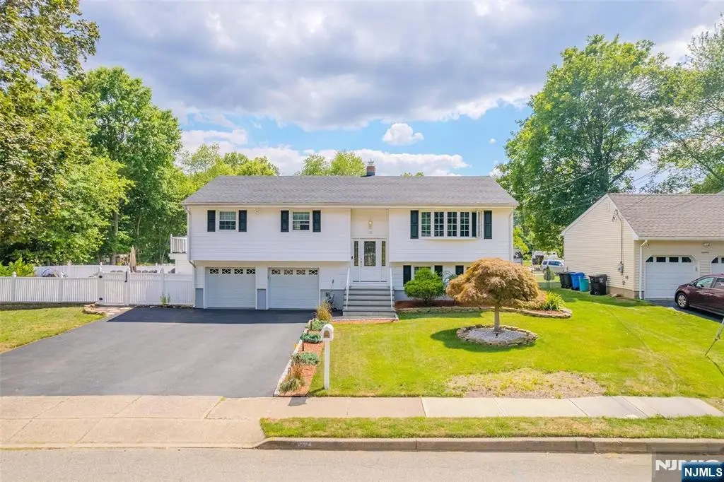 22 Cypress Lane, Paramus, NJ 07652 - #1