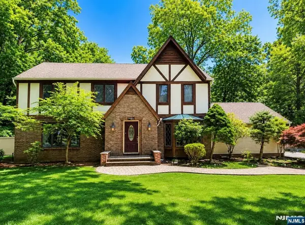 27 Chestnut Avenue, Old Tappan, NJ 07675