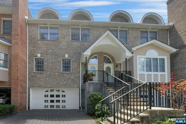 143 Stonegate Trail 44, Cresskill, NJ 07626