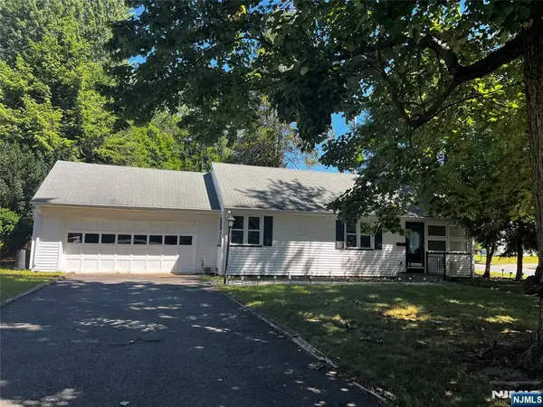 4 Beverly Road, Glen Rock, NJ 07452