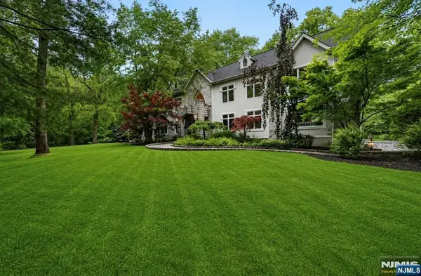 11 Pine Tree Drive, Saddle River, NJ 07458