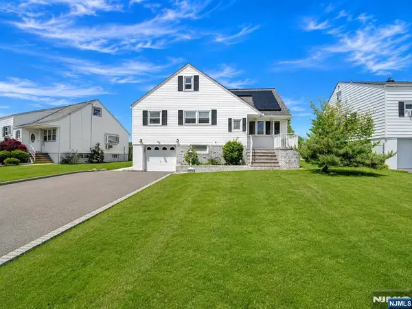 19 Jonquil Circle, Woodbridge, NJ 08863