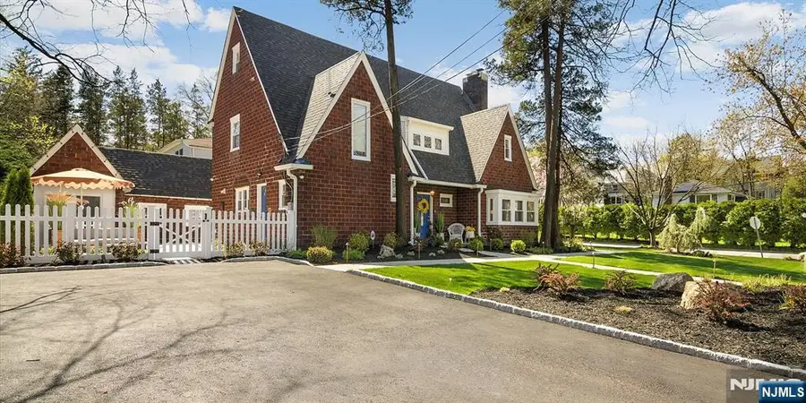 206 Lakeview Avenue, Leonia, NJ 07605 - #3