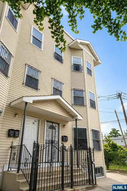 42 Astor Street, Newark, NJ 07114