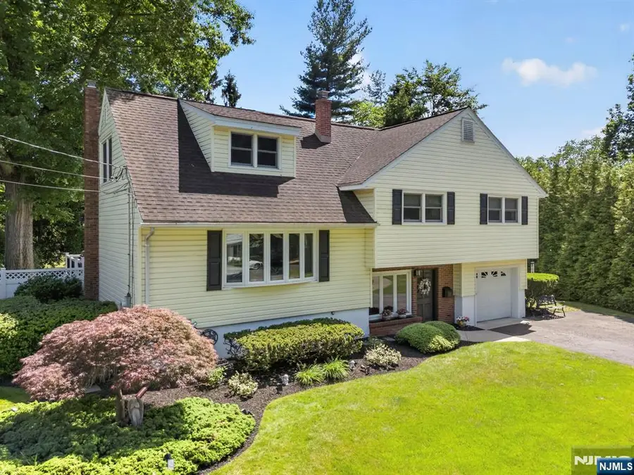 13 Gritman Court, Westwood, NJ 07675 - #2
