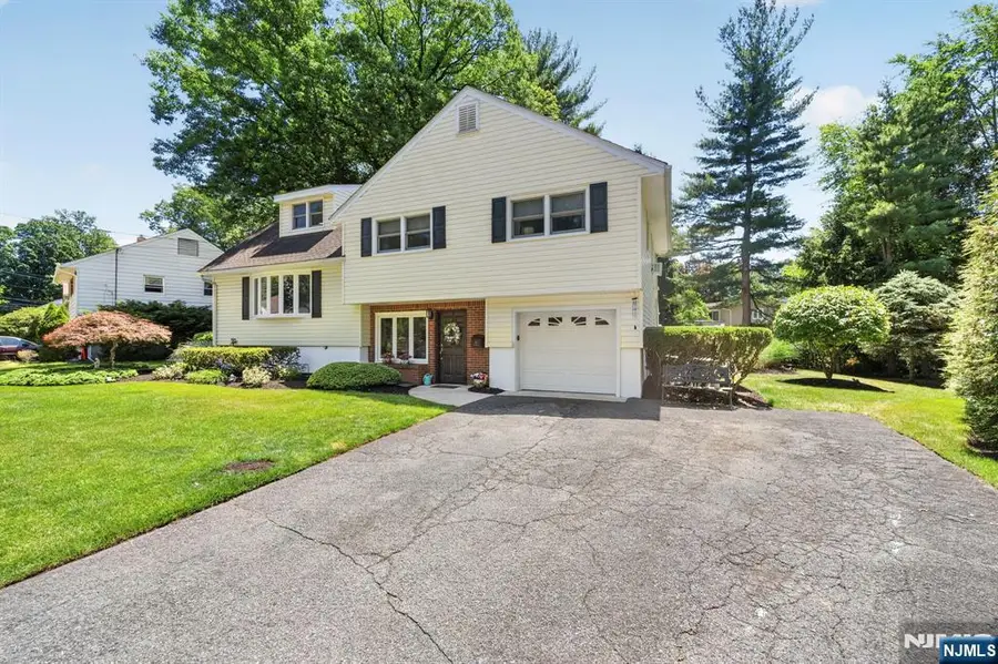 13 Gritman Court, Westwood, NJ 07675 - #3