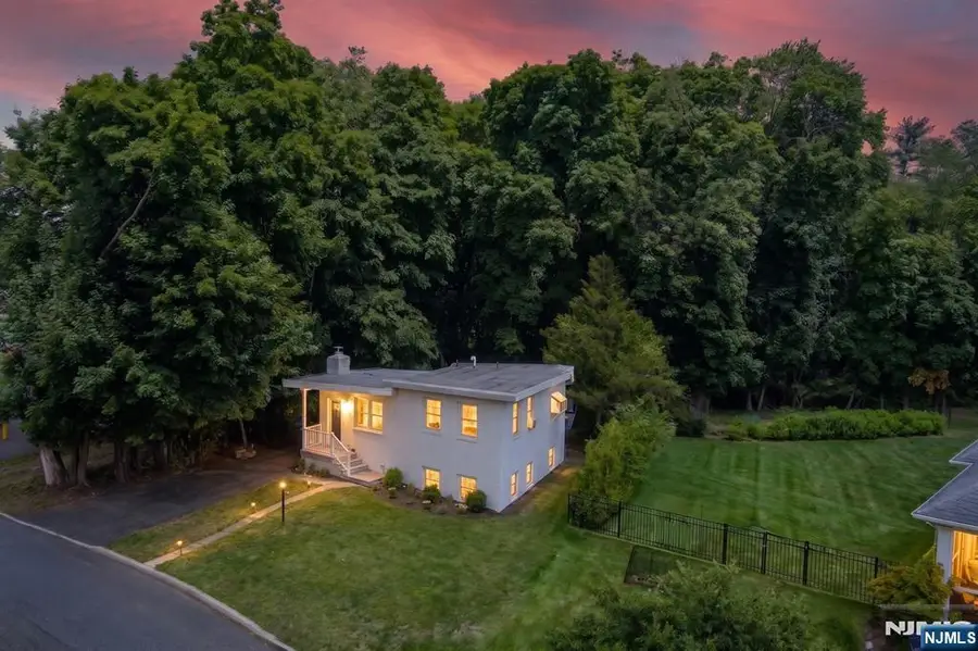 221 Lakeview Drive, Ridgewood, NJ 07450 - #3