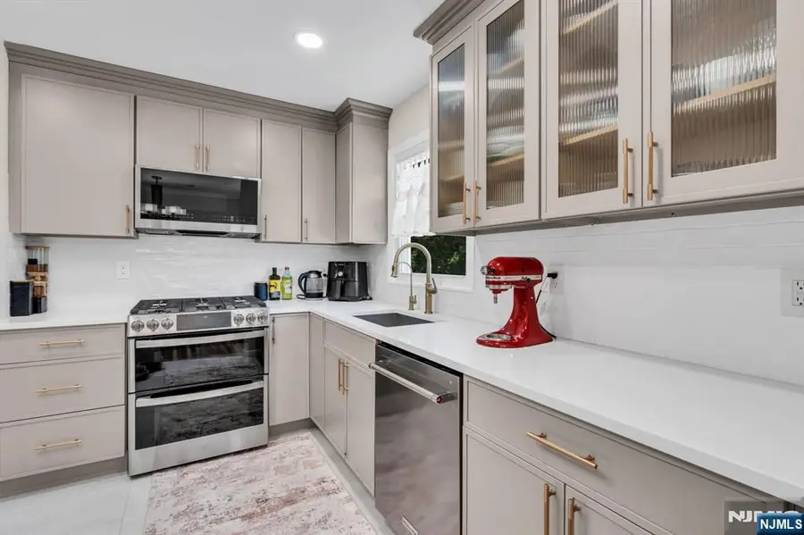 33 Oak Avenue, Pequannock, NJ 07440 - #3